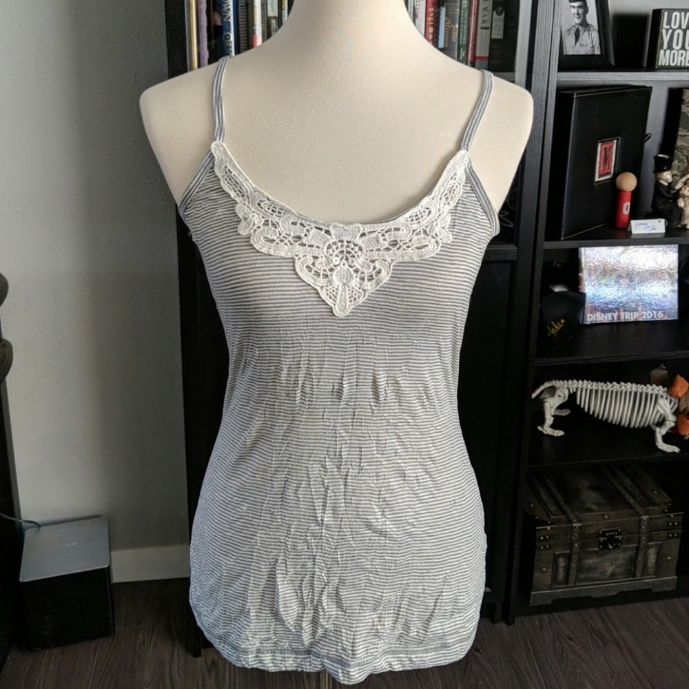 Gray ans White Cami